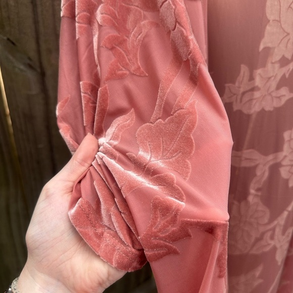 Torrid Boho Peachy Pink Velvet Floral Burnout Kimono Open Front Cardigan - Picture 7 of 12